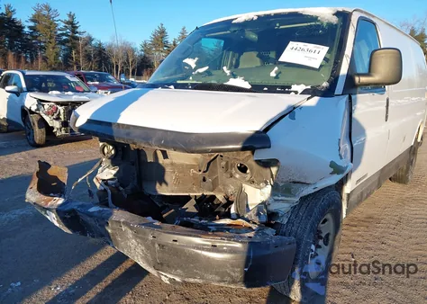 2004 GMC Savana Standard z USA, uszkodzony, nr VIN 1GTGG25V541102873